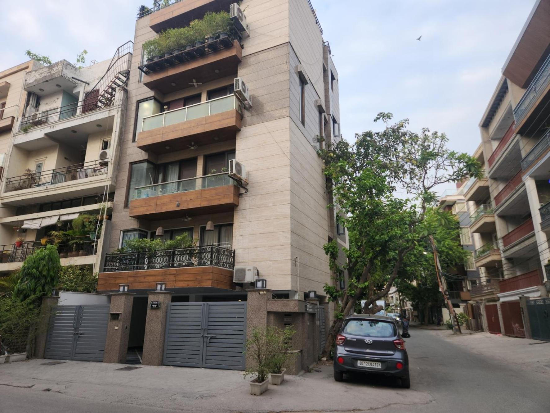 Premium Luxurious 2bhk With Big 10 * New Delhi
