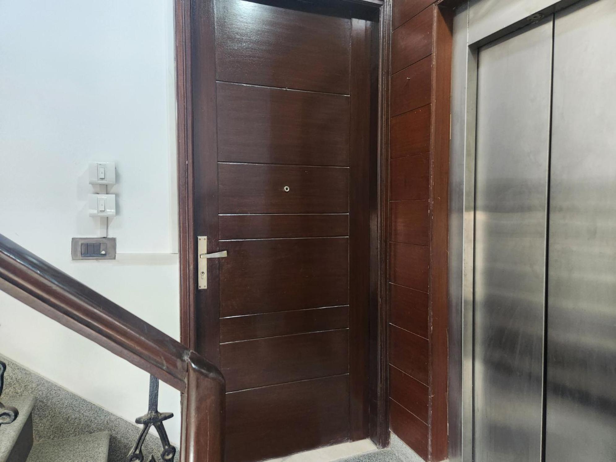 Apartment Premium Luxurious 2bhk With Big 10