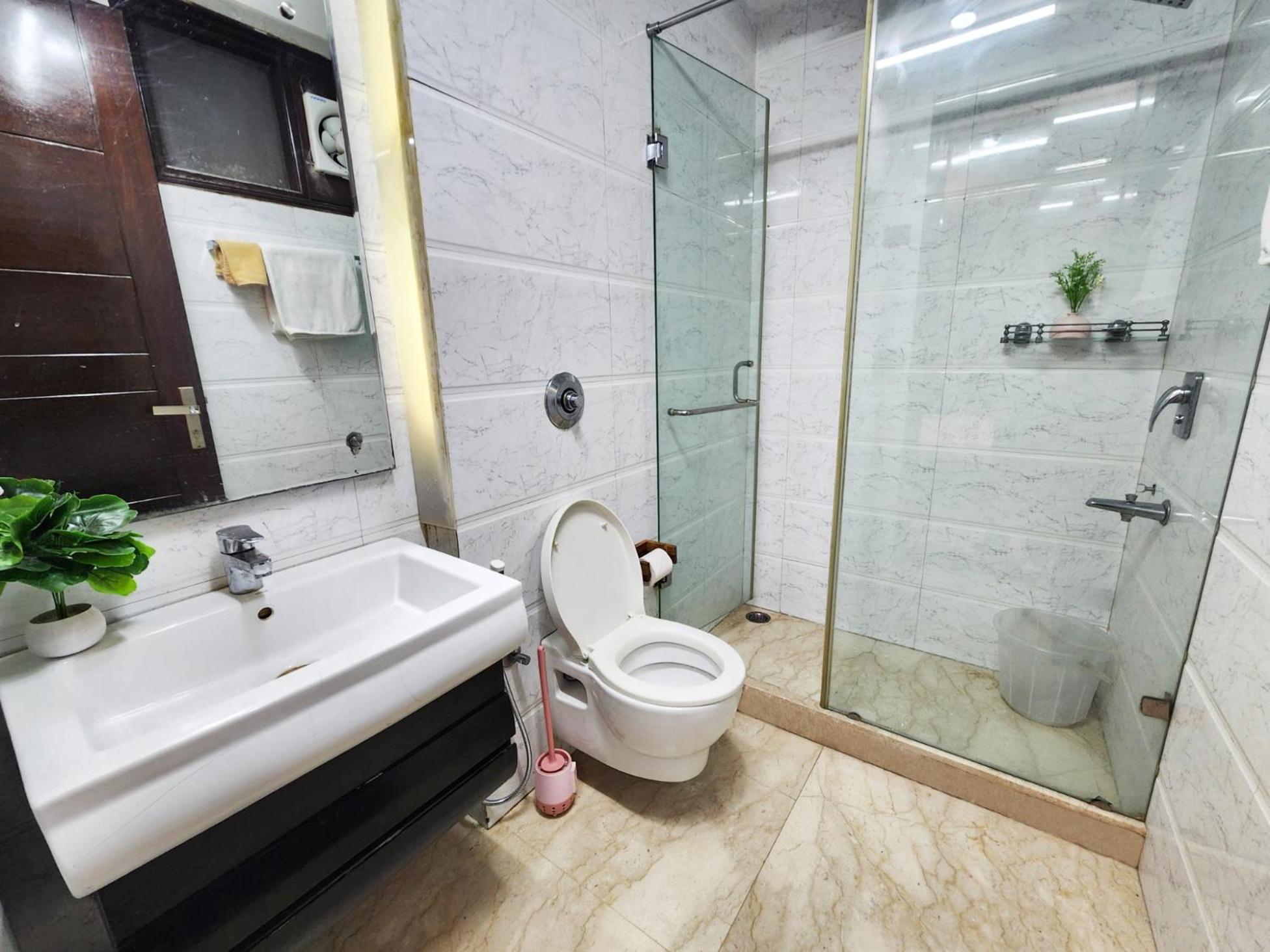 Apartment Premium Luxurious 2bhk With Big 10 *