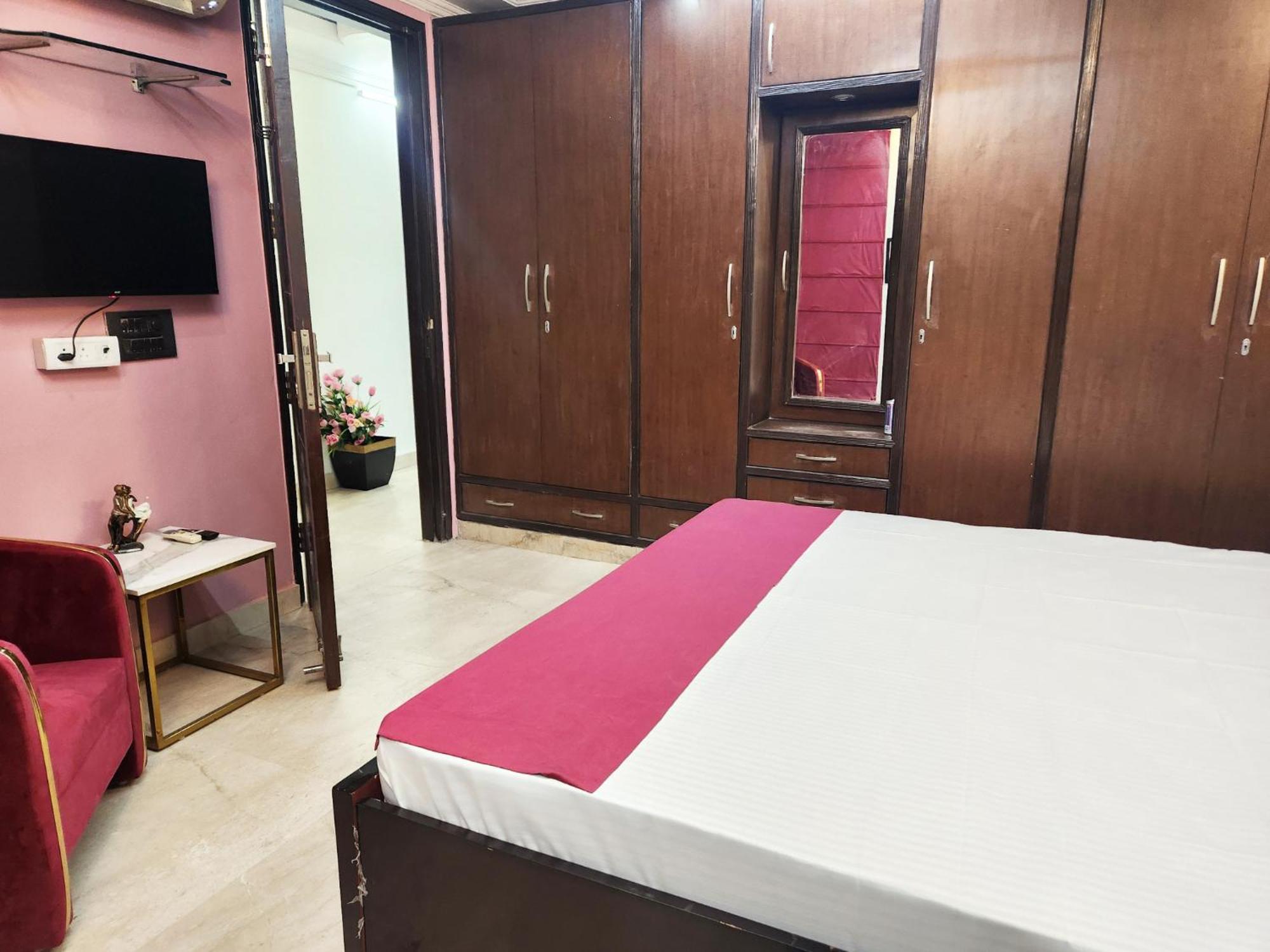 Apartment Premium Luxurious 2bhk With Big 10 *