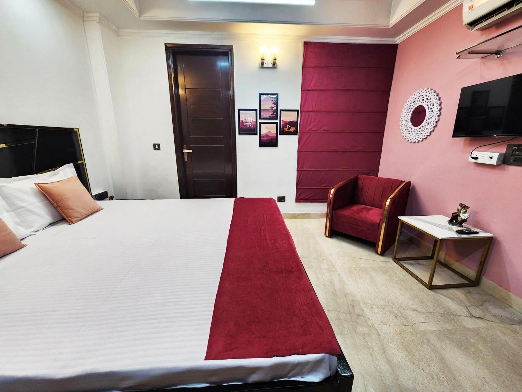 Premium Luxurious 2bhk With Big 10 * New Delhi