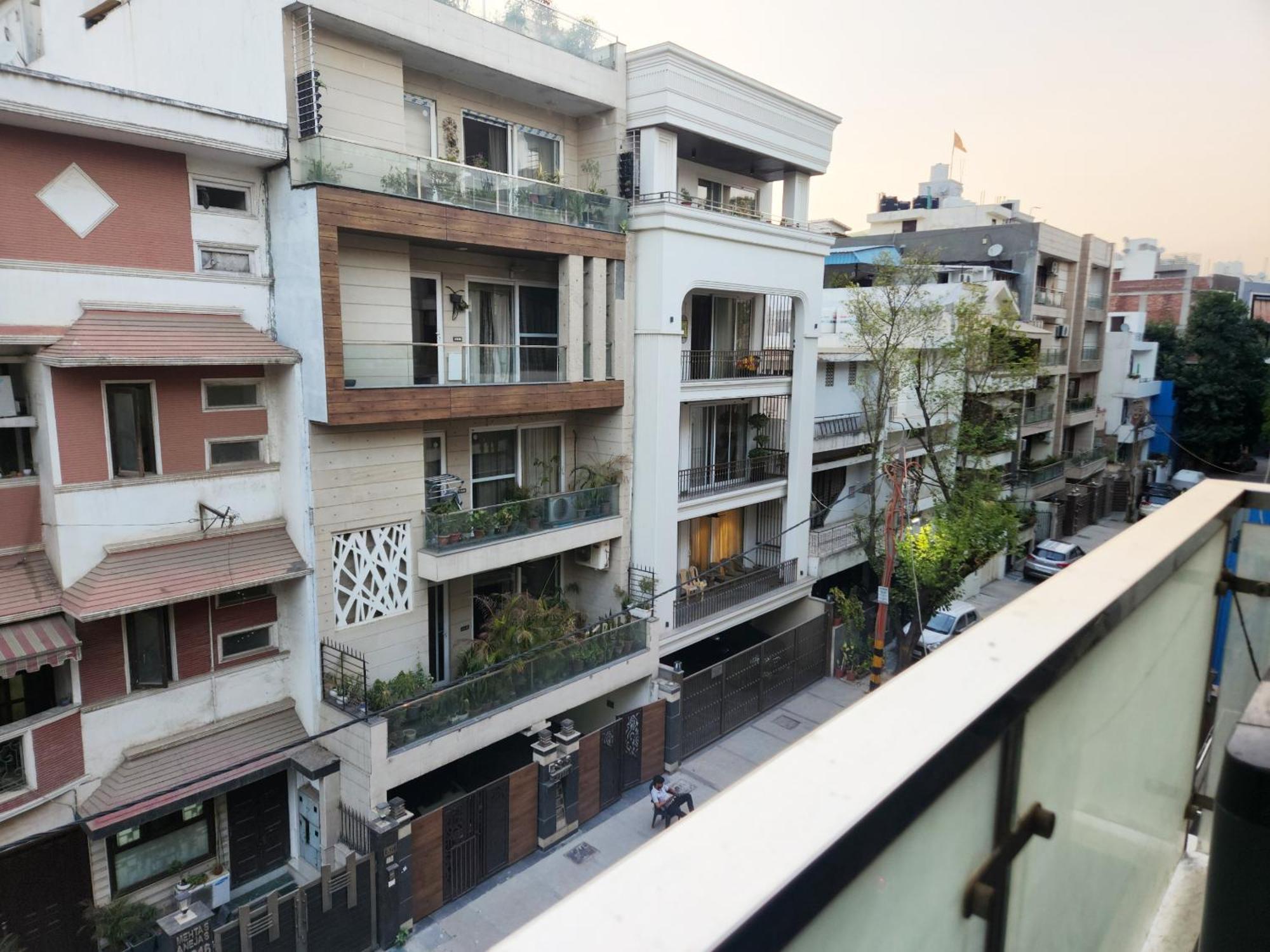 Premium Luxurious 2bhk With Big 10 Apartment New Delhi