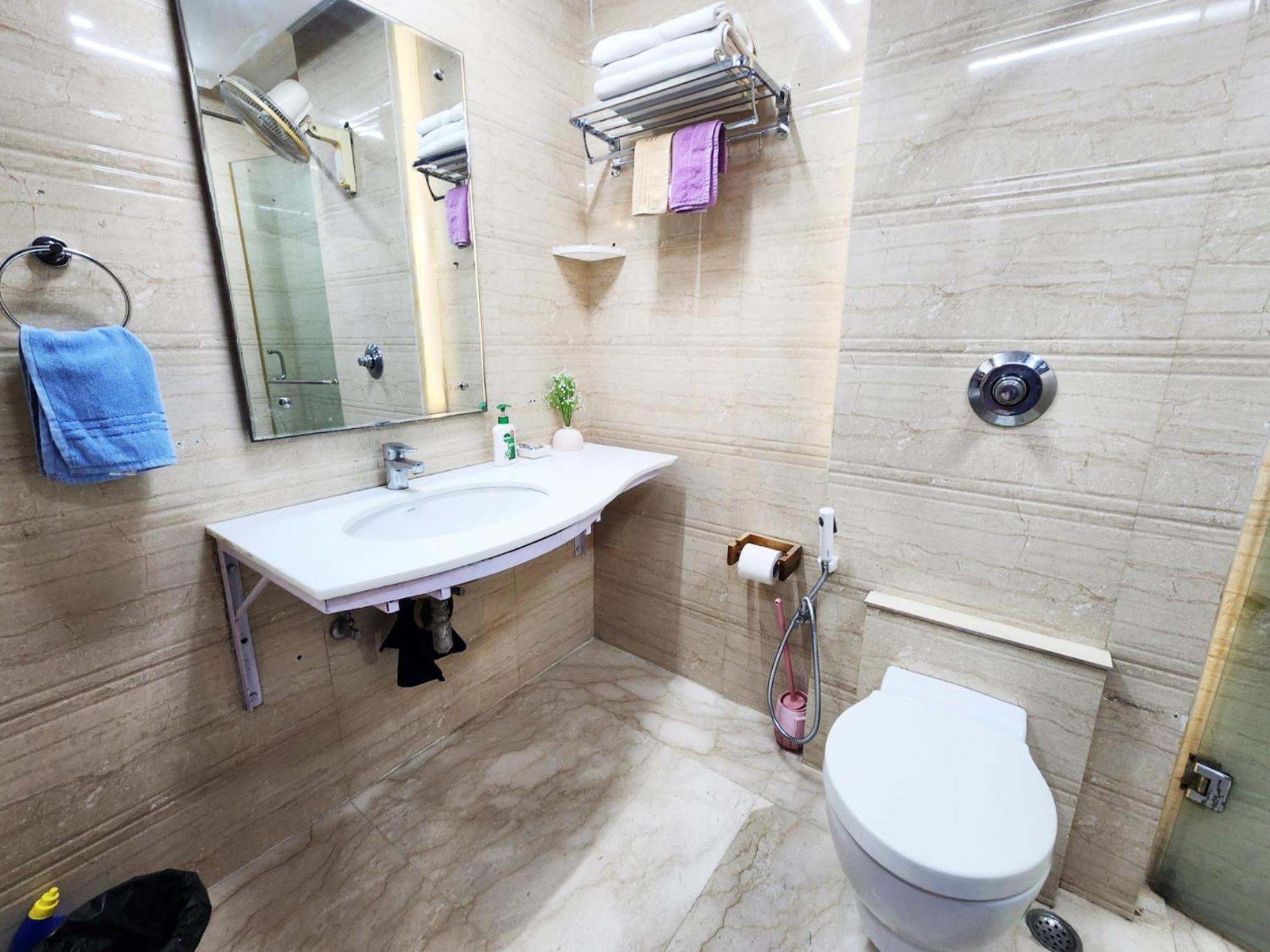 Apartment Premium Luxurious 2bhk With Big 10 *