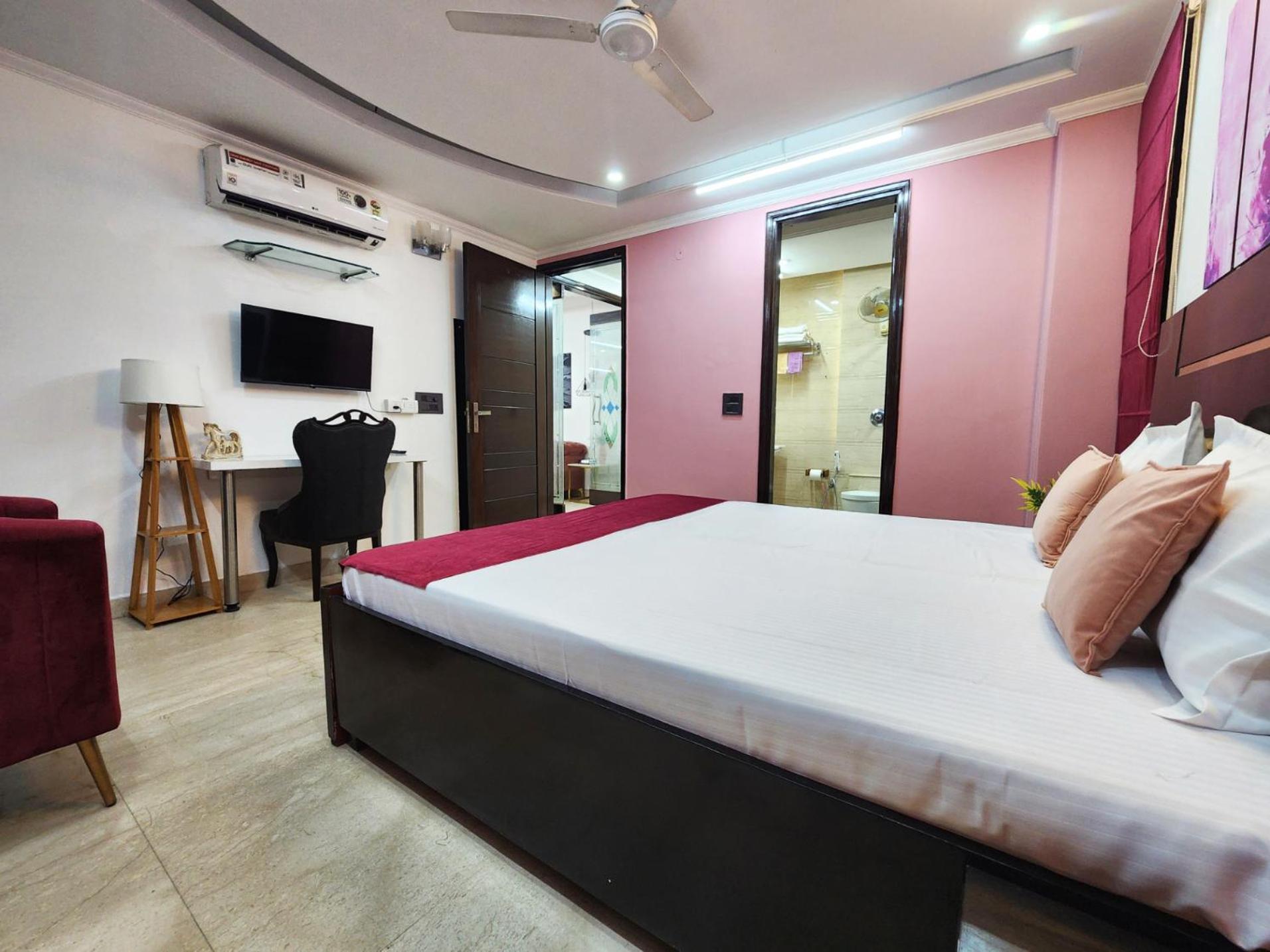 Apartment Premium Luxurious 2bhk With Big 10 *