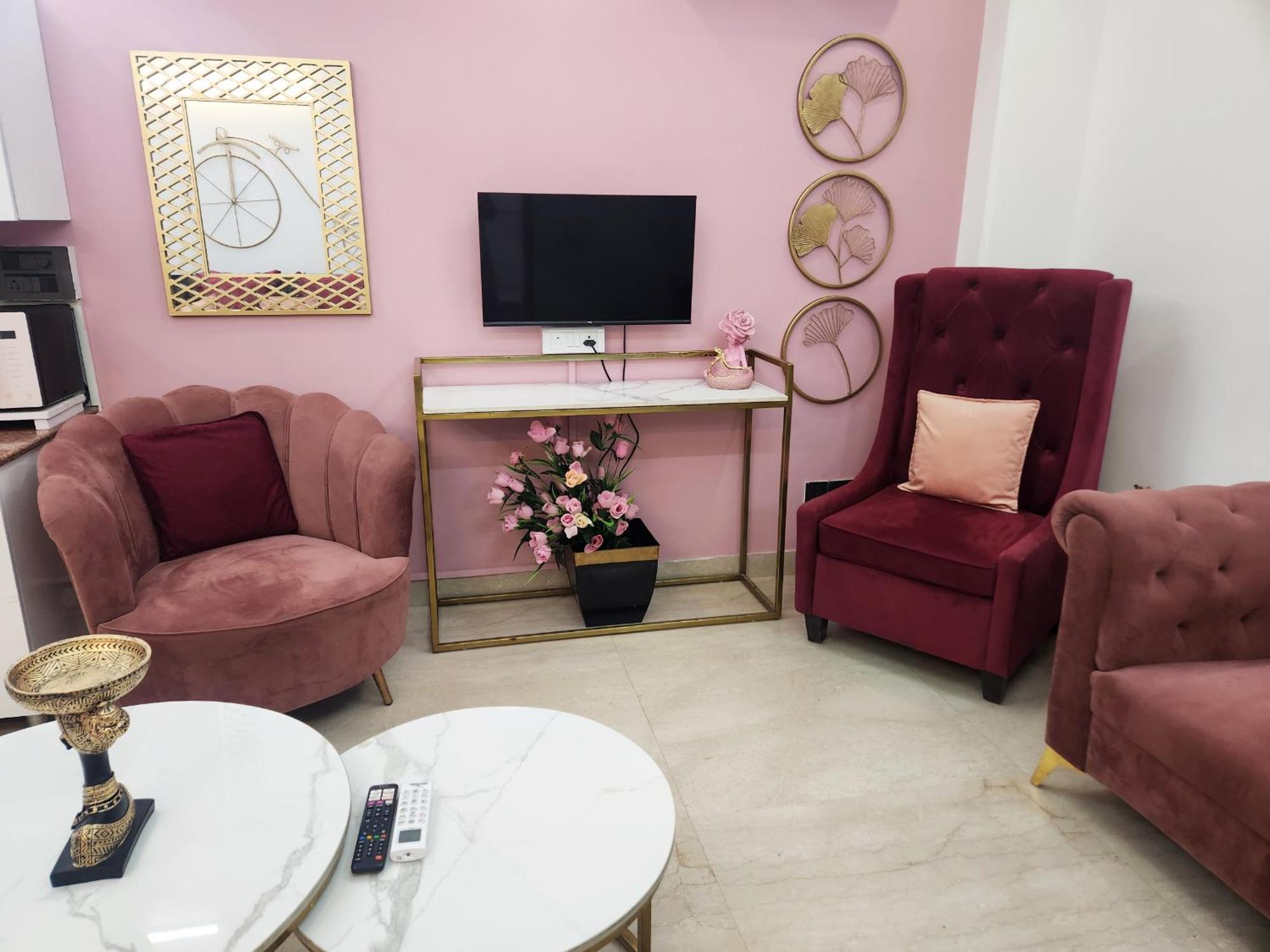 Premium Luxurious 2bhk With Big 10 Apartment New Delhi