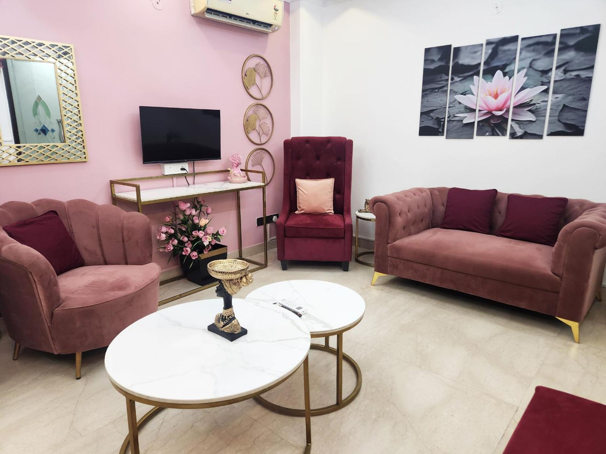 Premium Luxurious 2bhk With Big 10 * New Delhi